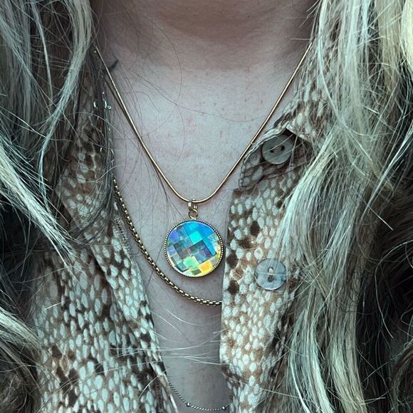 Handcrafted necklace with Swarovski crystal and chain - Picture 7 of 7